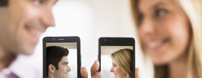 The Pros and Cons of Online Dating with Your Mobile Device