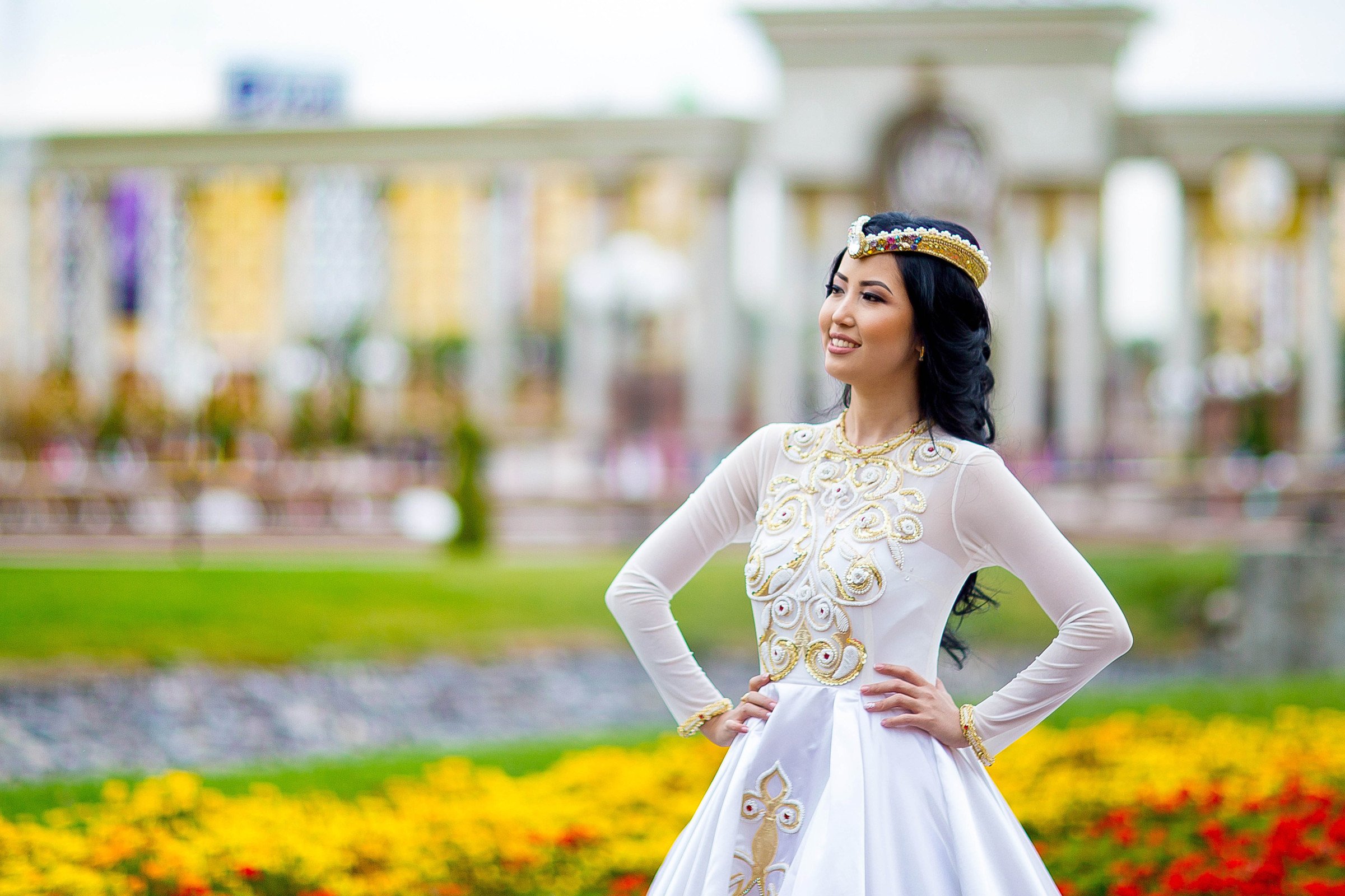 Красивые казахские женщины. Казахские девушки. Красивые казахские девушки. Казанские девушки красивые. Казахские Свадебные платья.